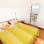 Apartman With Parking Space - Brac - 2900 Bol