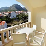 Apartman With Parking Space - Brac - 2900 *