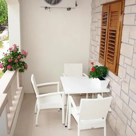 With Parking Space Bol, Brac - 2900 דירה *